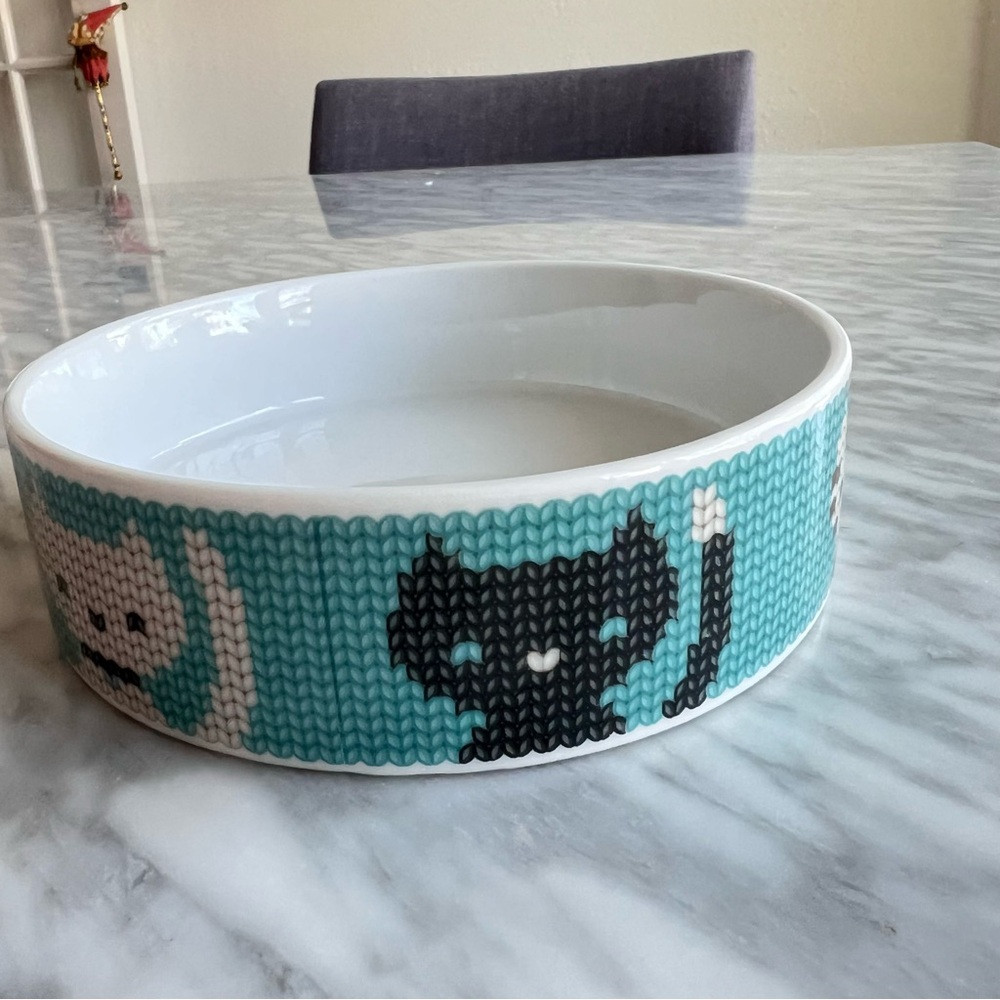 Stoneware Cat Bowl w Knitted Design 5.5”